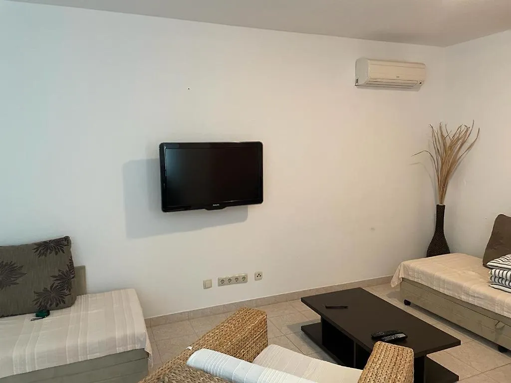 Apartment Iva Traù