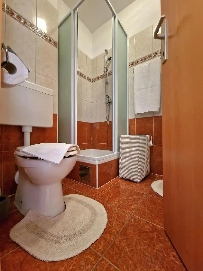 Apartment Iva Traù
