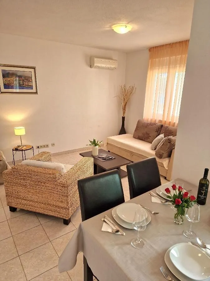 Apartment Iva Traù
