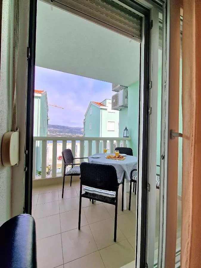 Apartment Iva Traù